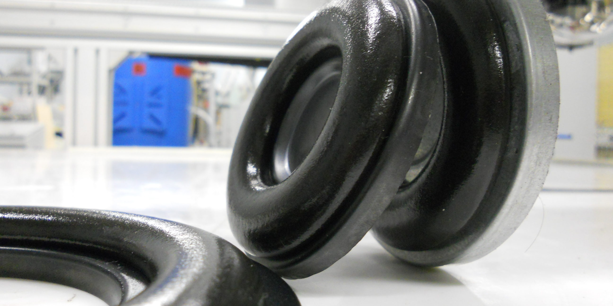 10 — Нанесение уплотнение на концевой диск круглого фильтра