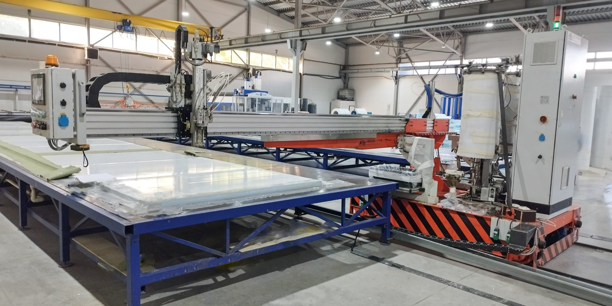 Клеевая автоматическая установка для сэндвич-панелей